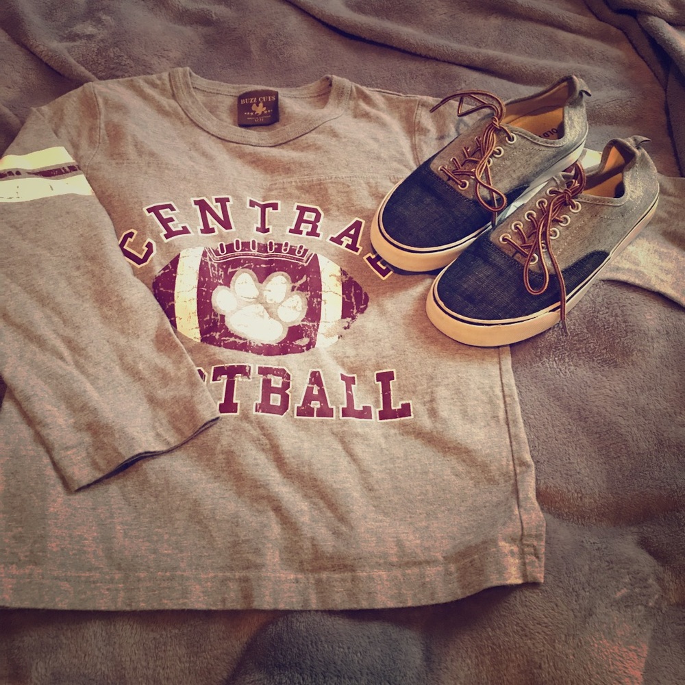 🏈Boys Football Tee🏈 $5